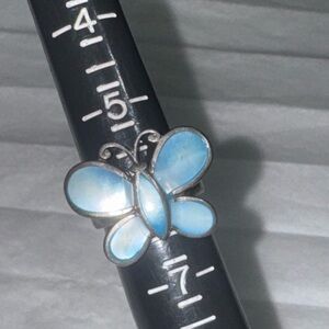 Silver ring with mother of pearl jewels